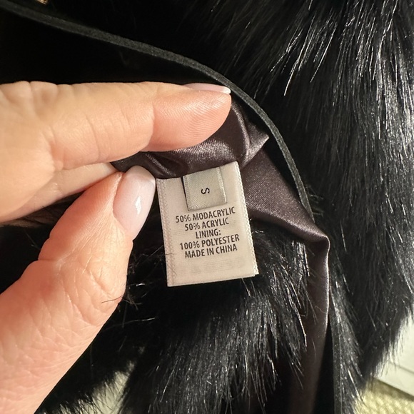 St John faux fur vest - Picture 6 of 7